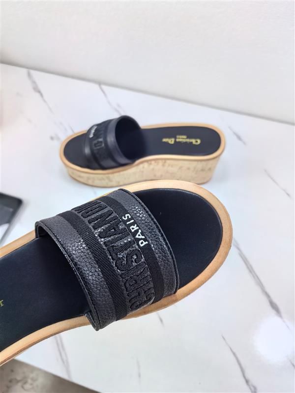 20251128184319624 270